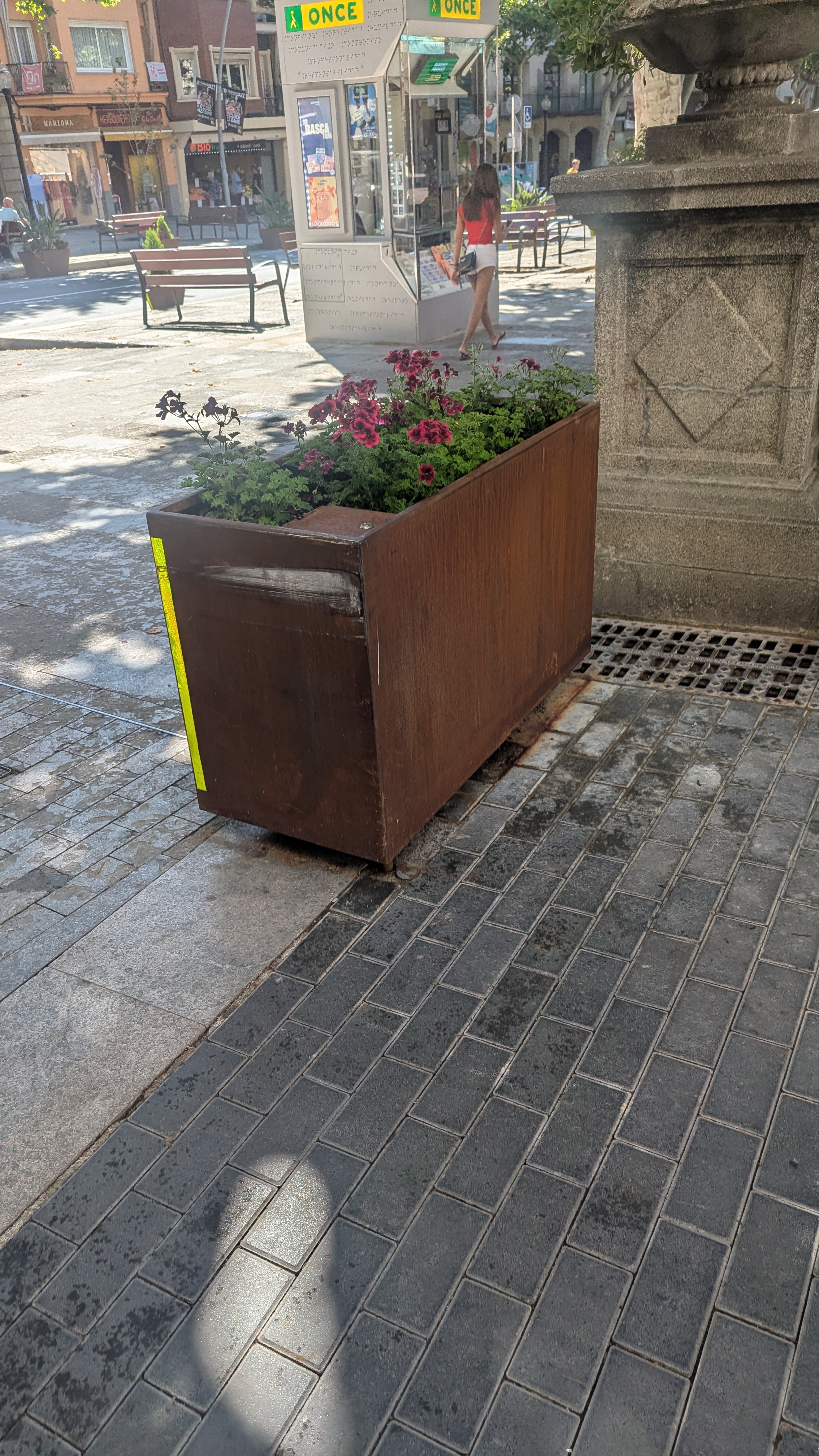 Imagen para los medios: Ampliació provisional de l'amplada de les voreres al carrer Josep Anselm Clavé