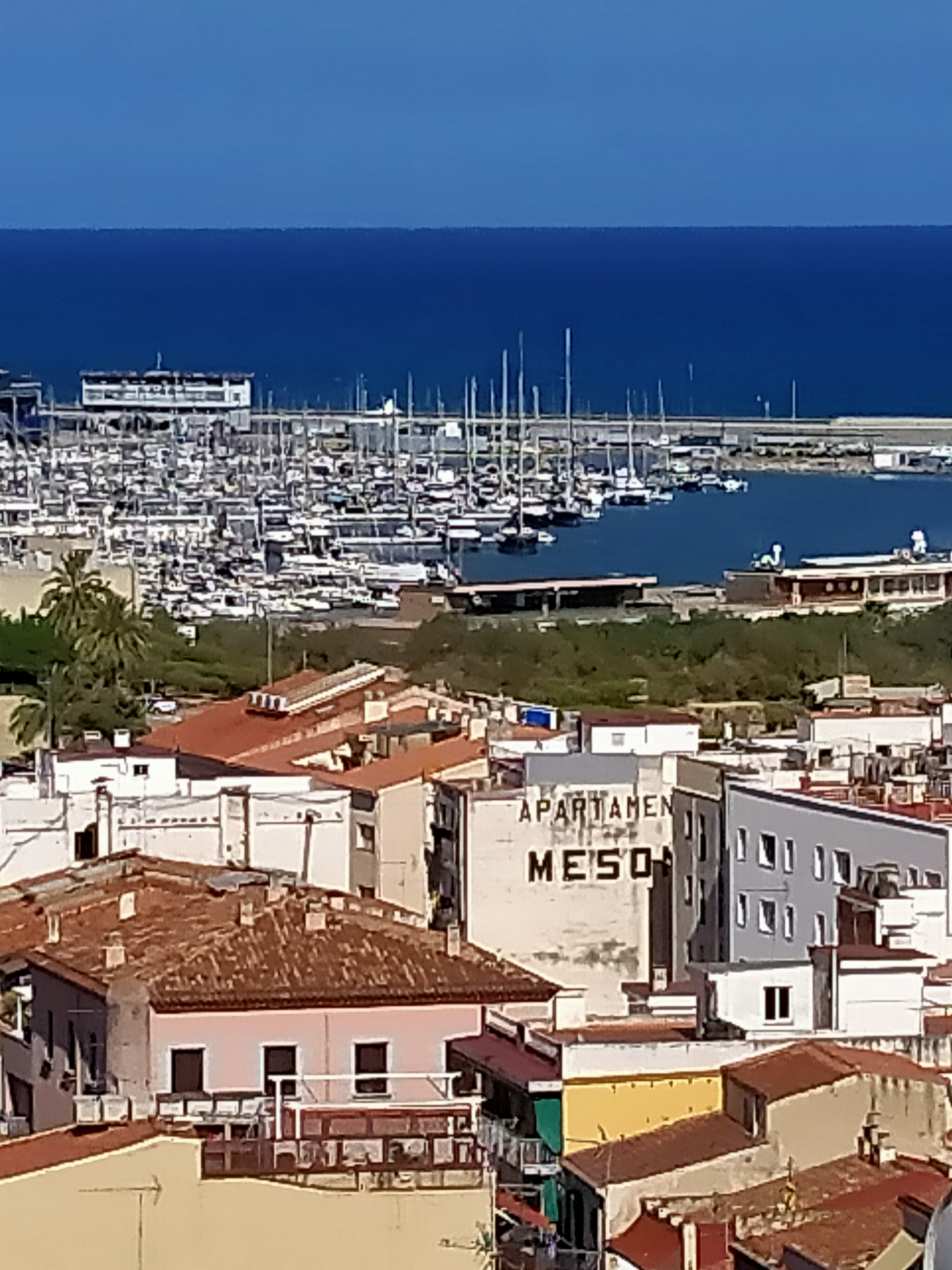 Imatge pels mitjans: Tapar publicitat &quot;apartamentos  mesón&quot; de mitgera