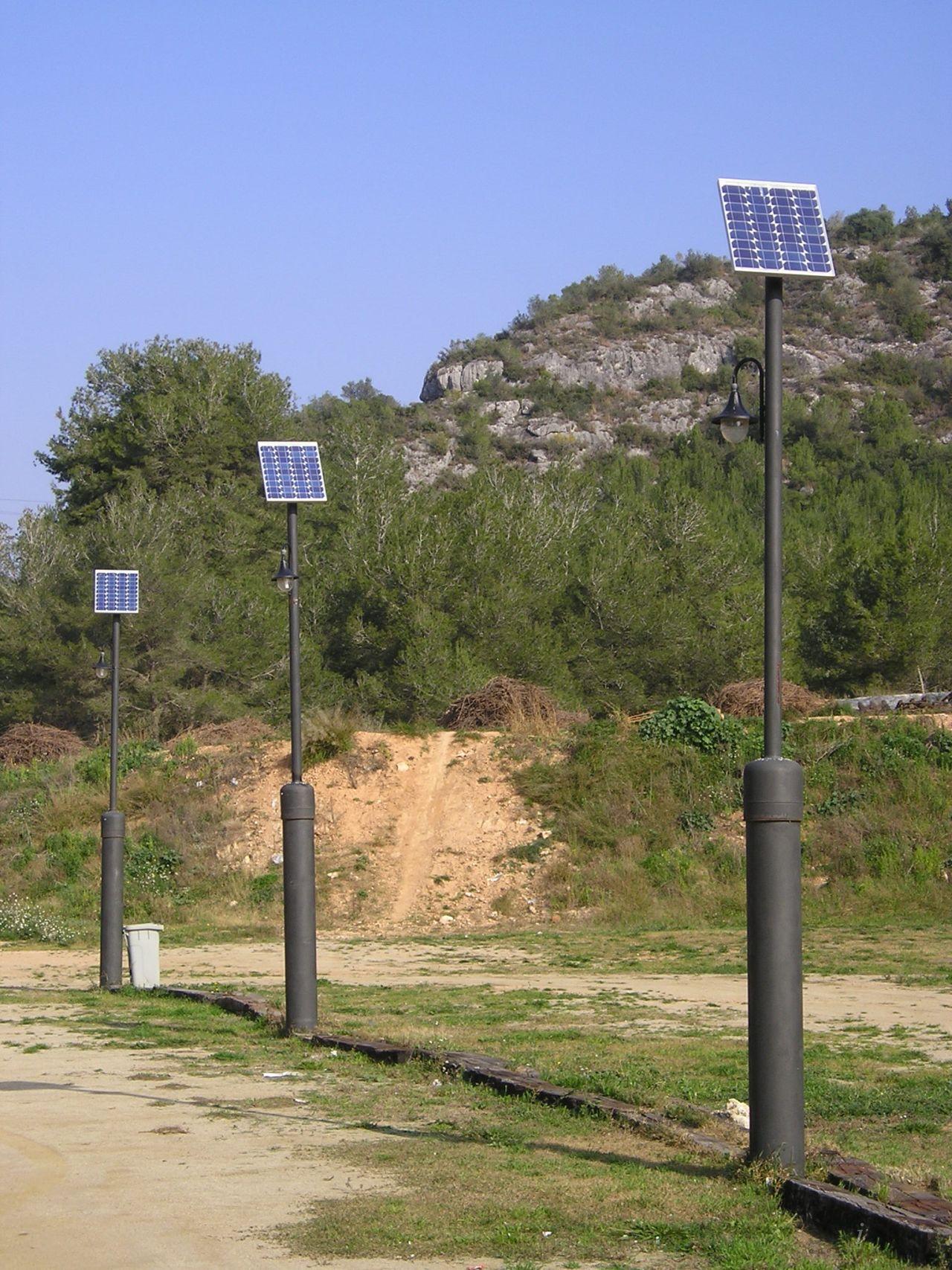 Media picture: Posar fanals fotovoltaics al parc de Can Quintana i/o altres parcs
