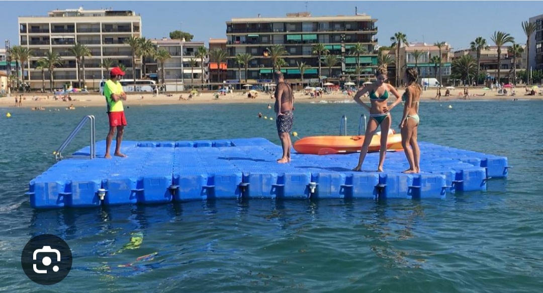 Media picture: Plataforma a la primera platj